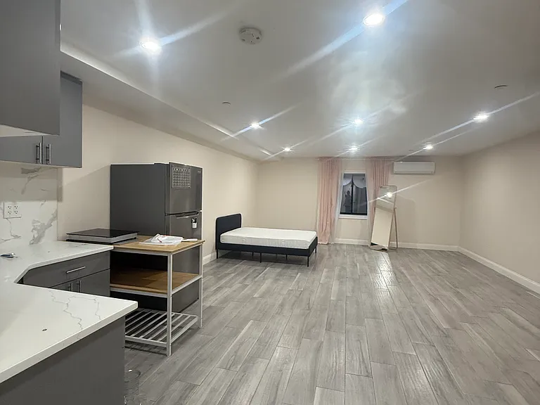 125 Bay 8 St #0 — Photo 3