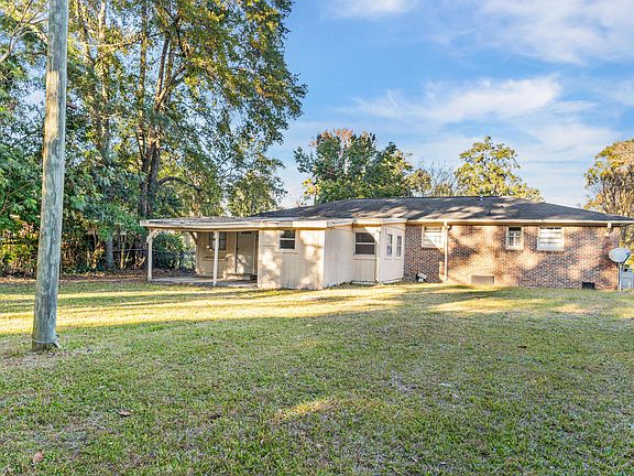 4th image of 1136 Lakeshore Dr