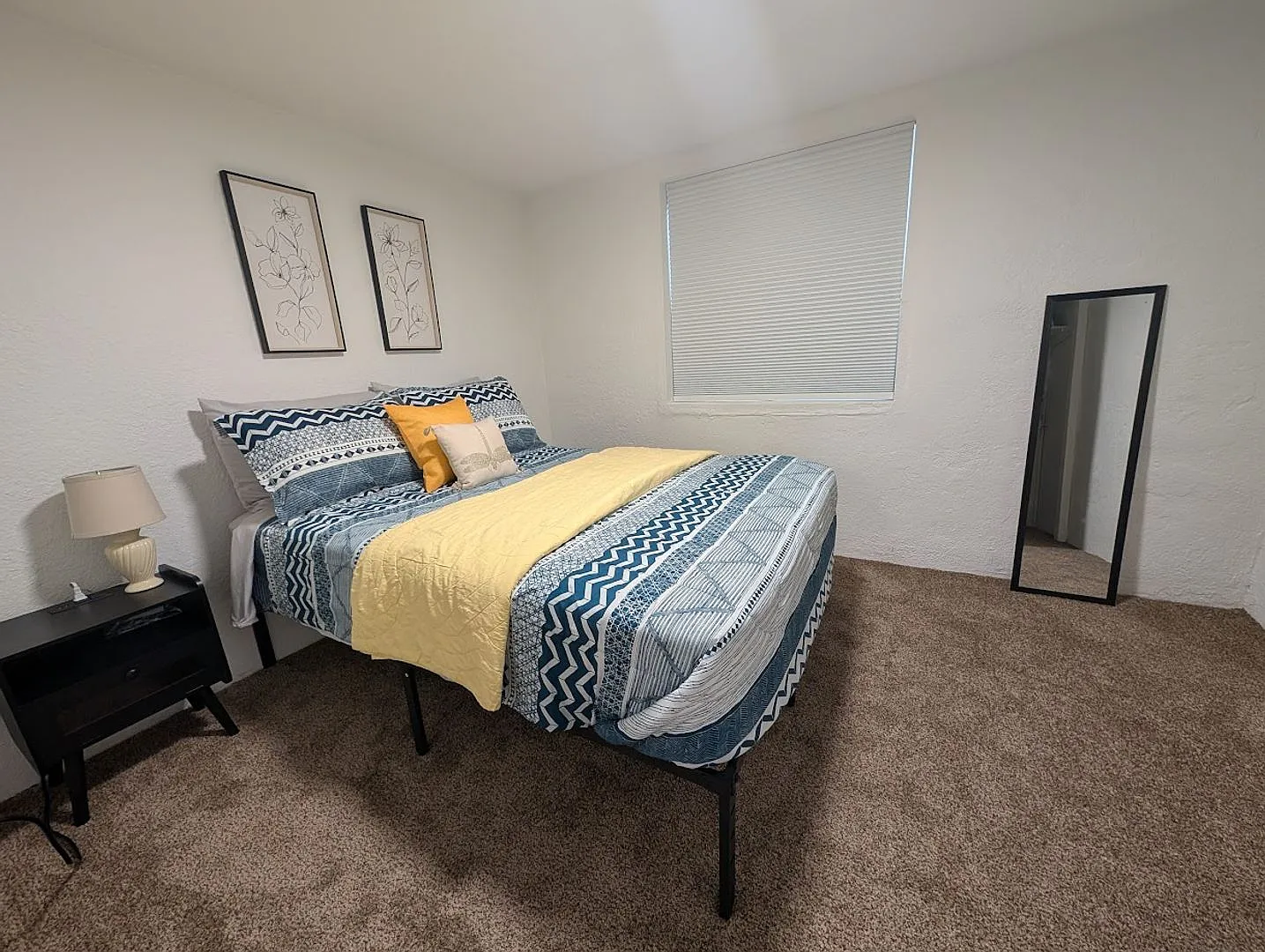 3 bed, 1.0 bath, 900 sqft, $2,250 — Photo 2