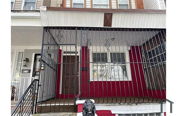 Building Photo - 616 W Annsbury St