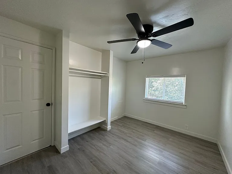 951 N Redwood Rd — Photo 16