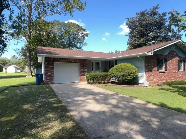1105 Lickliter St, Benton, IL 62812