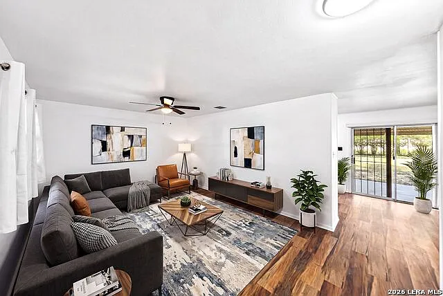 3 bed, 2.0 bath, 1191 sqft, $1,600 — Photo 2