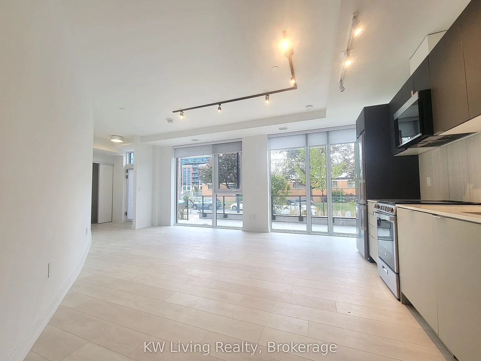 Express Condos — Photo 3