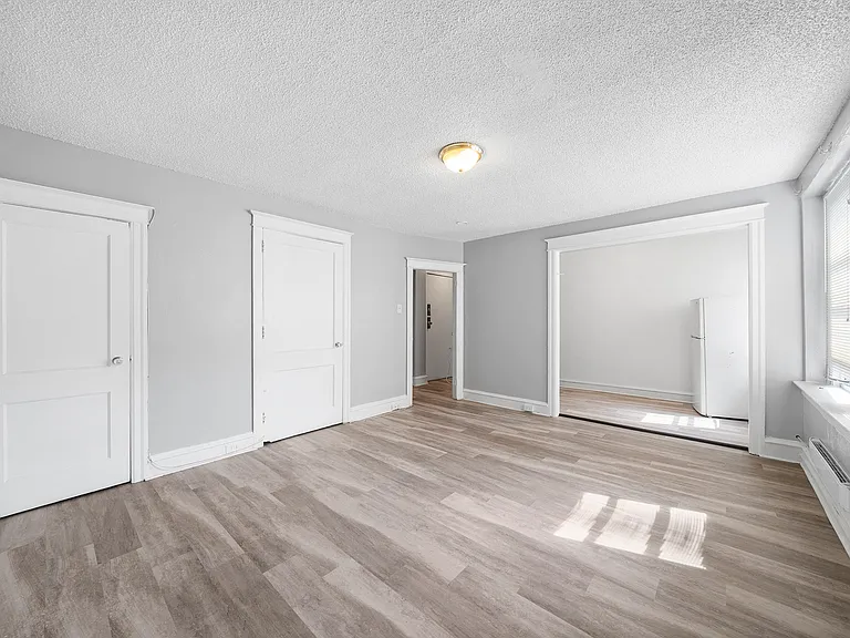 Avondale Apartments — Photo 13