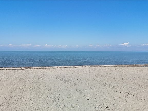 2nd image of 8926 Lake Shore Rd
