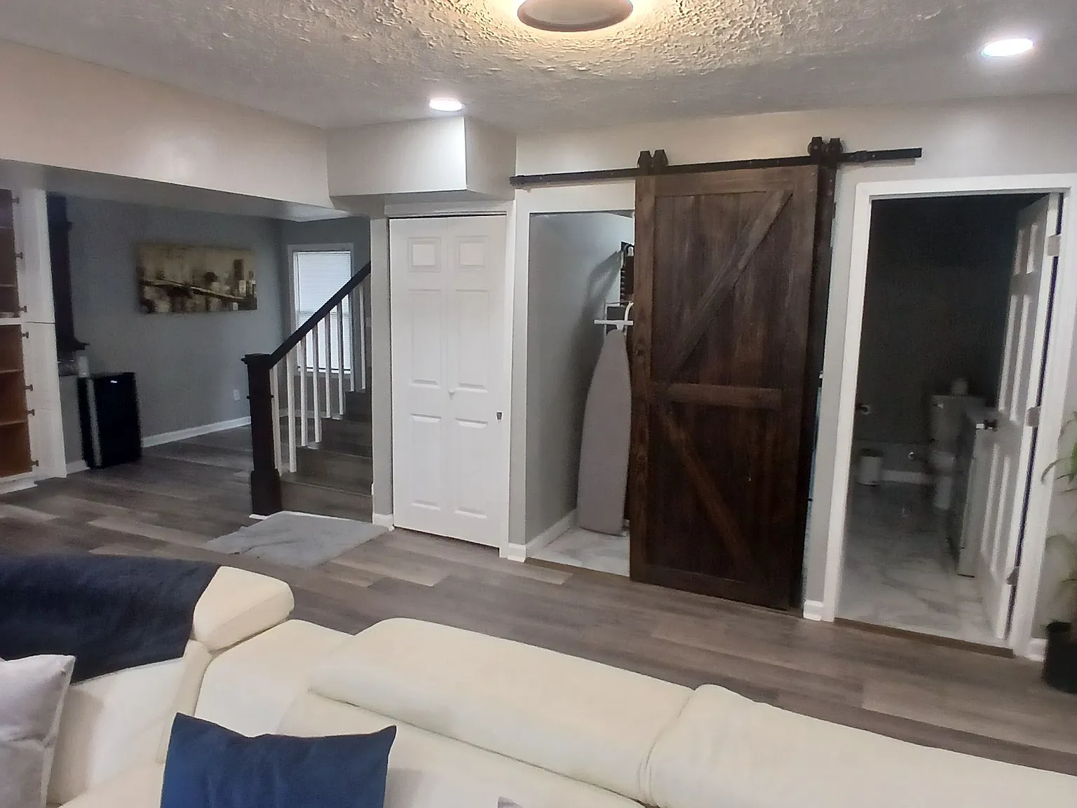 3 bed, 2.5 bath, 2100 sqft, $1,100 — Photo 2