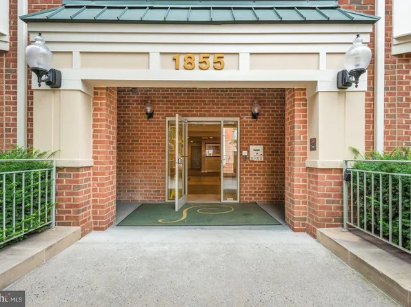 1855 Stratford Park Pl APT 216, Reston, VA 20190
