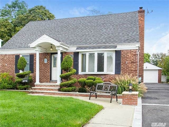 1st image of 872 Center Dr