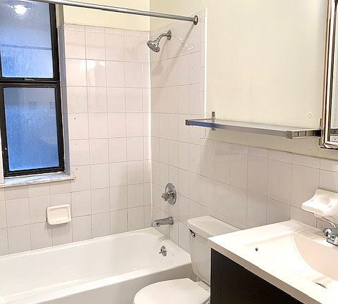 3rd image of 142 W 83rd St APT 5