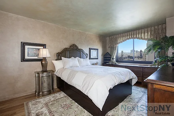 Sold by NextStopNY | media 4