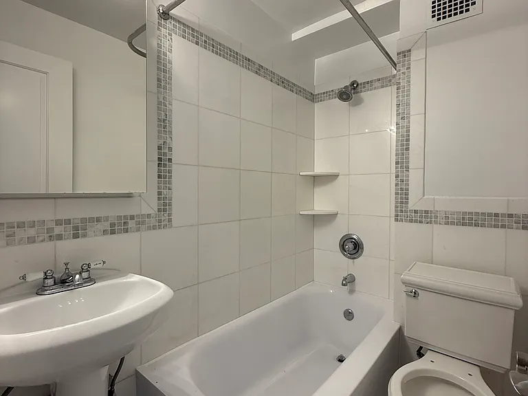 95 Christopher St #4B — Photo 6