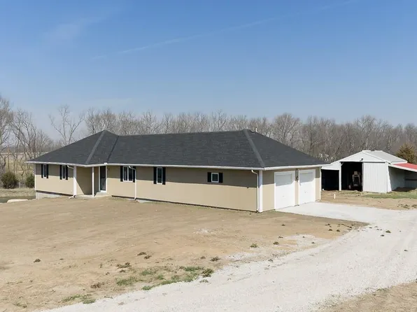 18846 182nd St, Tonganoxie, KS 66086