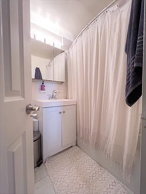 Rented by City Connections Realty | media 8
