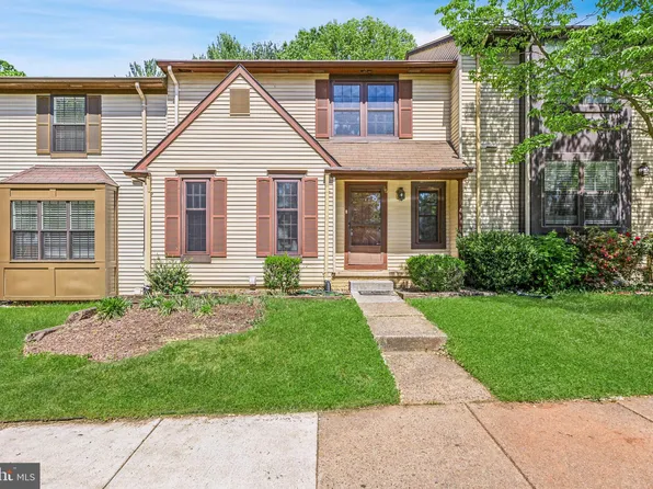 16 Nicholson Ct, Sterling, VA 20165