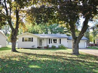 1952 Arrowhead Dr, Beloit, WI 53511