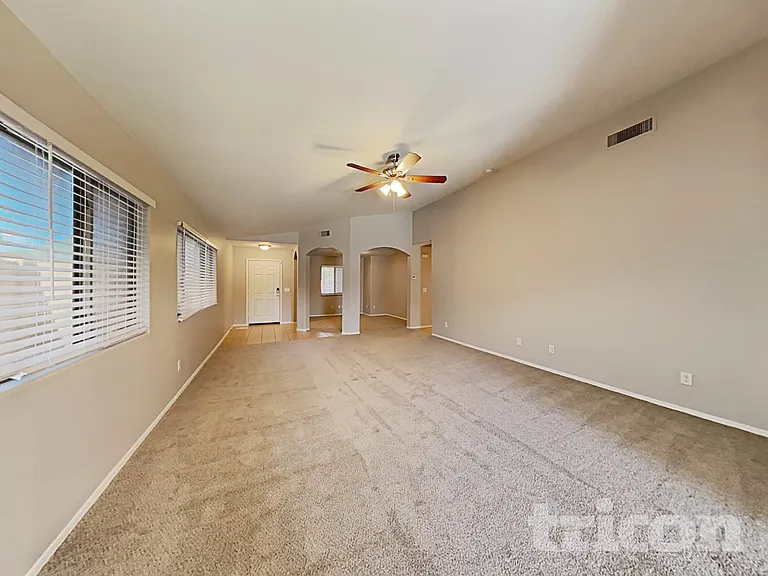 25683 W Saint Kateri Dr — Photo 2
