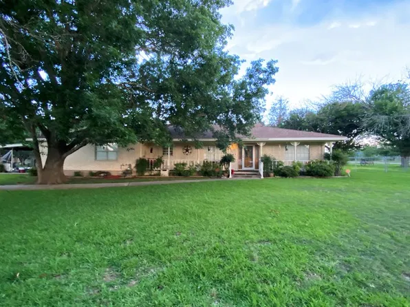 305 Maple St, Fredericksburg, TX 78624