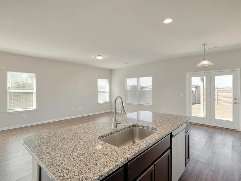 108 Kleberg Ct — Photo 8