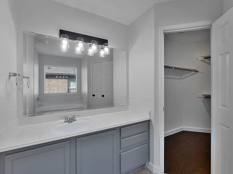 605 Clearbrook St — Photo 7