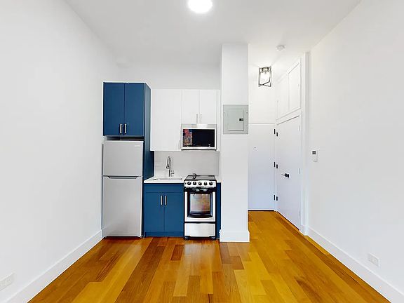 3rd image of 659 10th Ave #2BB