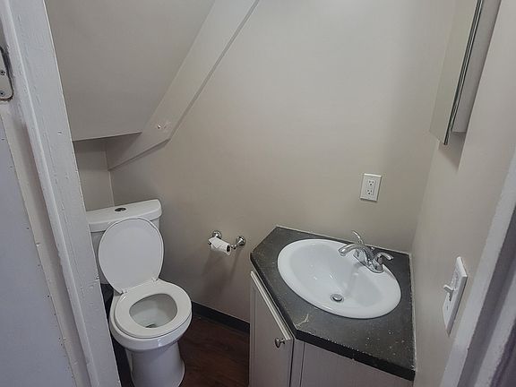 4th image of 224 W Simpson St
