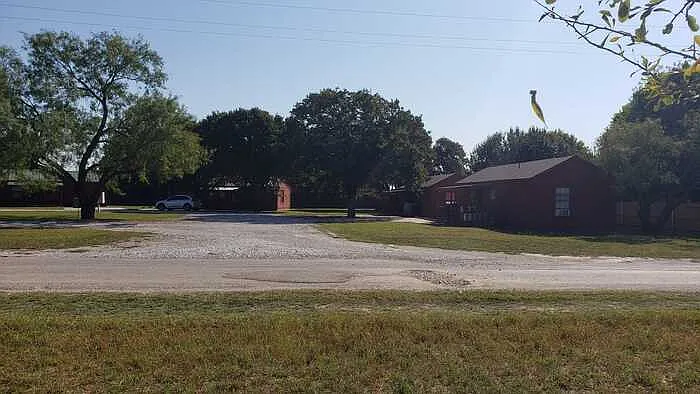 2 bed, 1.0 bath, $1,195 — Photo 2