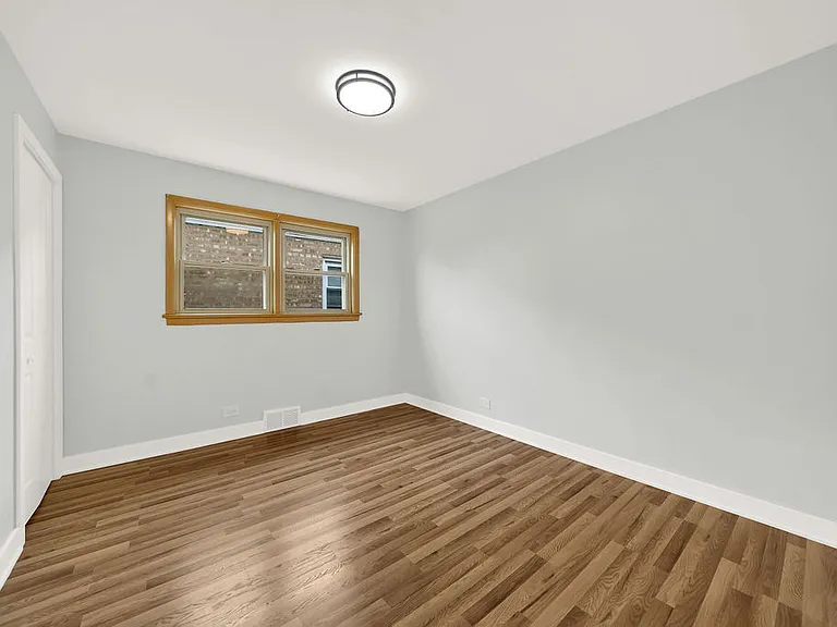 6354 S Austin Ave — Photo 14