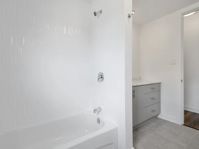 9 Spadina Ave #2 — Photo 16
