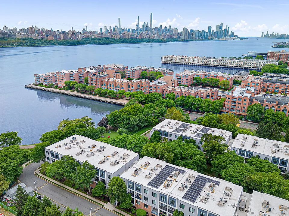 River Club Apartments