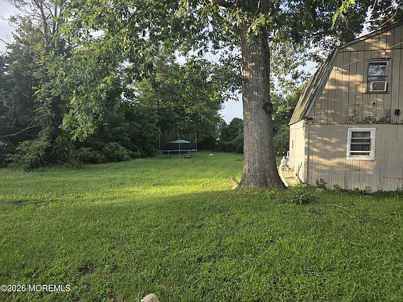 5th image of 211 Magnolia Avenue