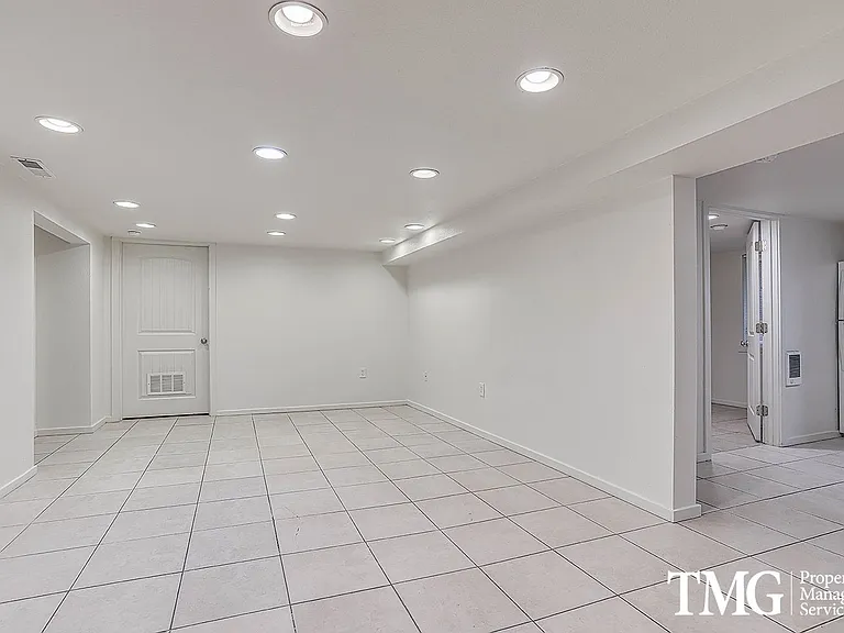 8164 SE 52nd Ave — Photo 6