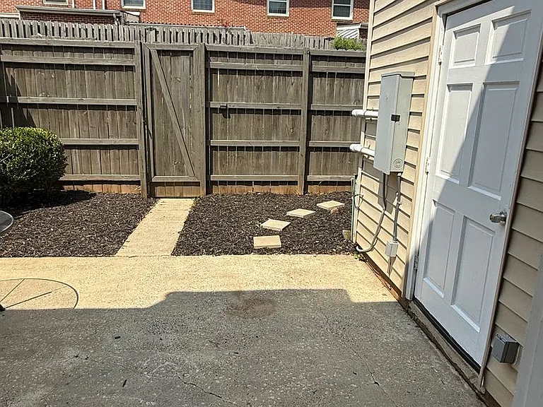 8320 Knights Bridge Rd — Photo 14