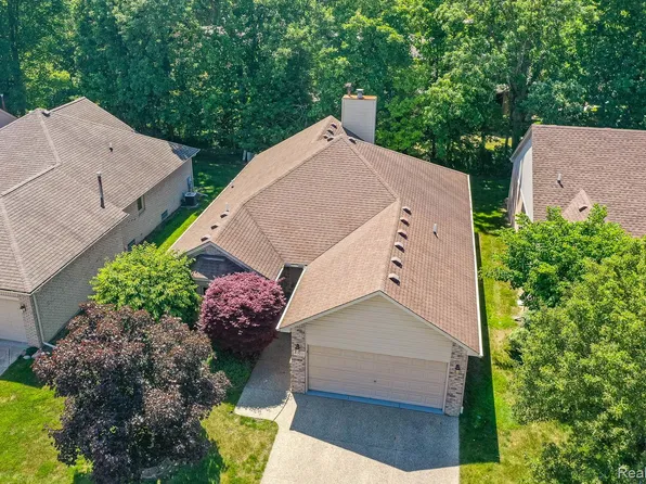 43221 Pointe Dr #57, Clinton Township, MI 48038