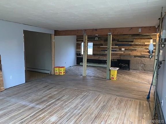 4th image of 5685 West Ln