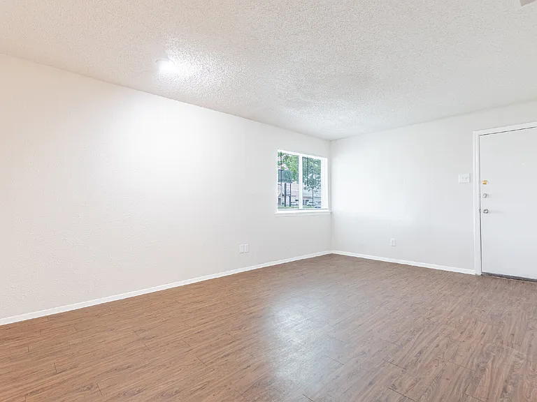 323 W William Cannon Dr #B — Photo 7