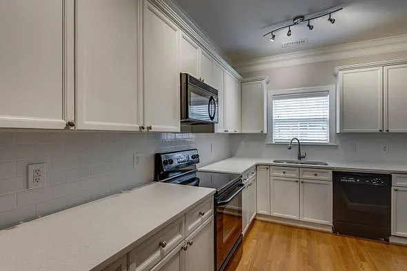 226 Acklen Park Dr — Photo 4