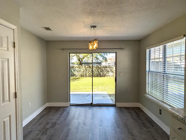 517 Rush Park Cir — Photo 14