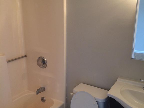 3rd image of 100 S Fairview Ave APT 4