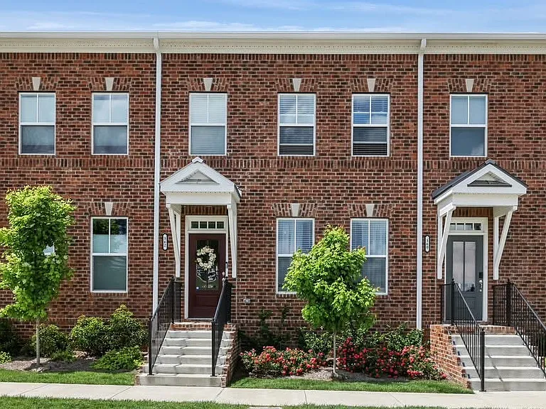 362 Savoy Loop — Photo 1