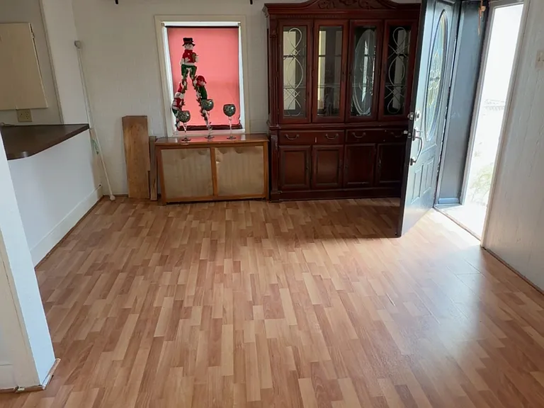1068 Emerald Ct — Photo 1