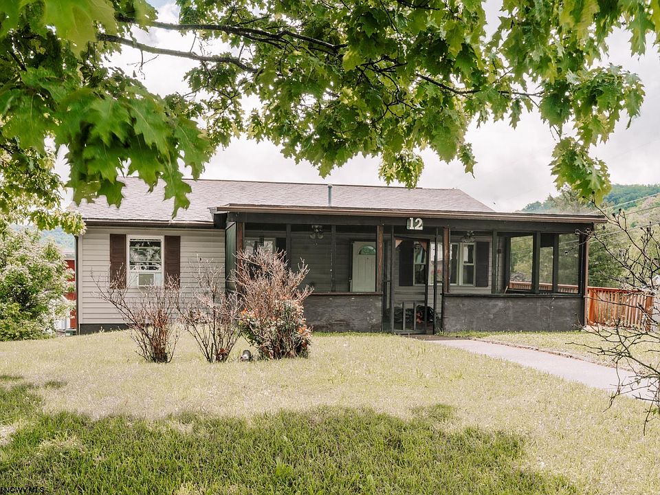 1st image of 12 Goldenrod Ln