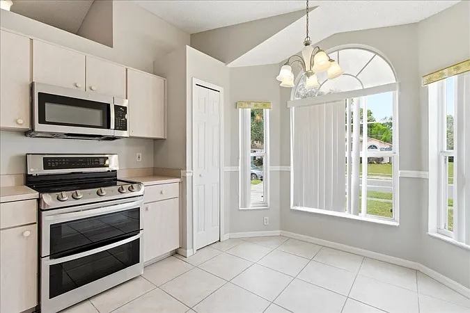 1537 Ridge Pointe Dr — Photo 3