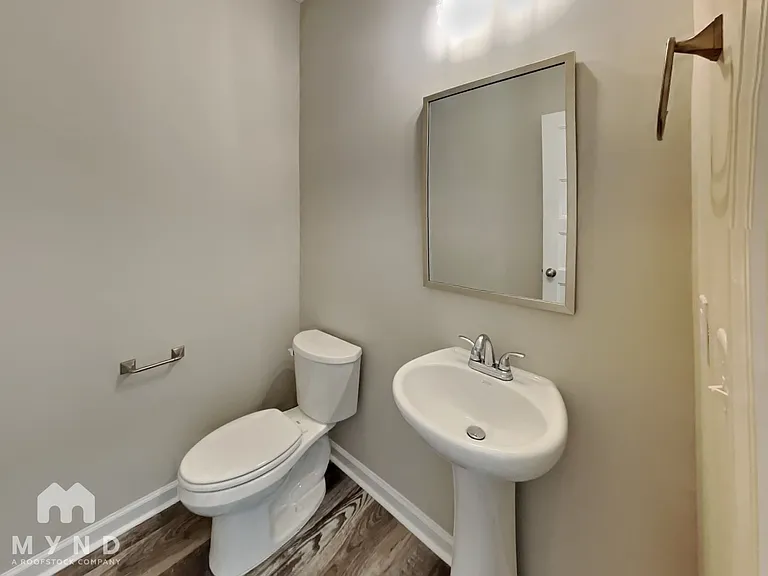 813 Trestle Creek Ct — Photo 13