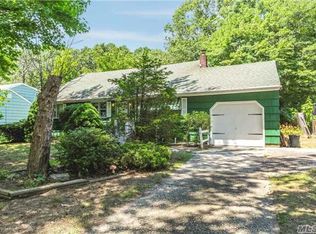 269 W Woodside Ave, Patchogue, NY 11772