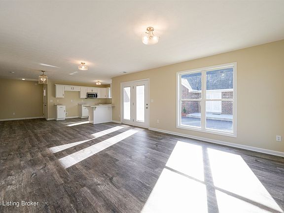 5th image of 404 Eagle Pointe Dr