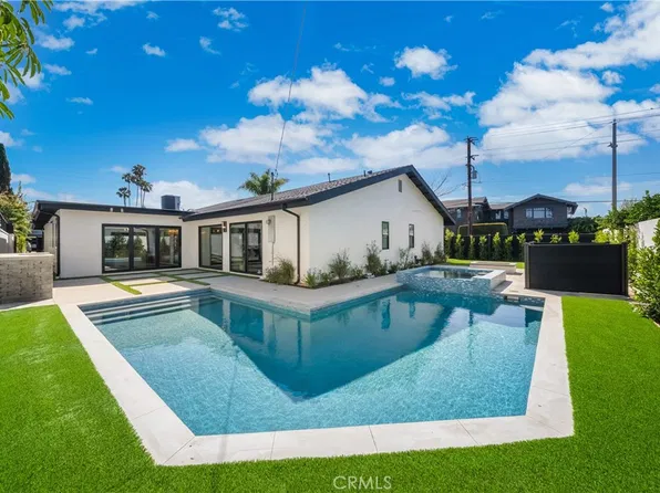 2436 Holiday Rd, Newport Beach, CA 92660