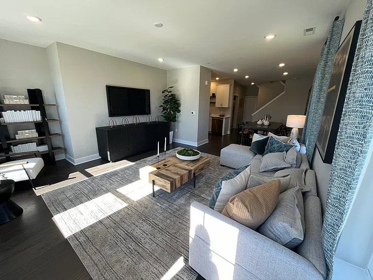 157 Stoutsburg Blvd — Photo 2