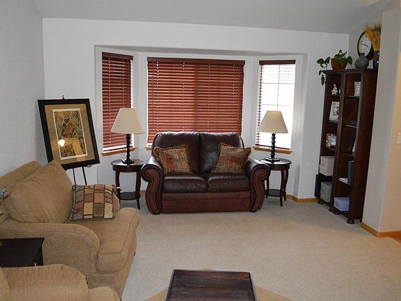 upstairs main living room w/vaulted ceilings