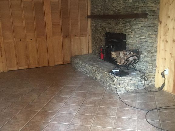 4th image of 218 Harris St